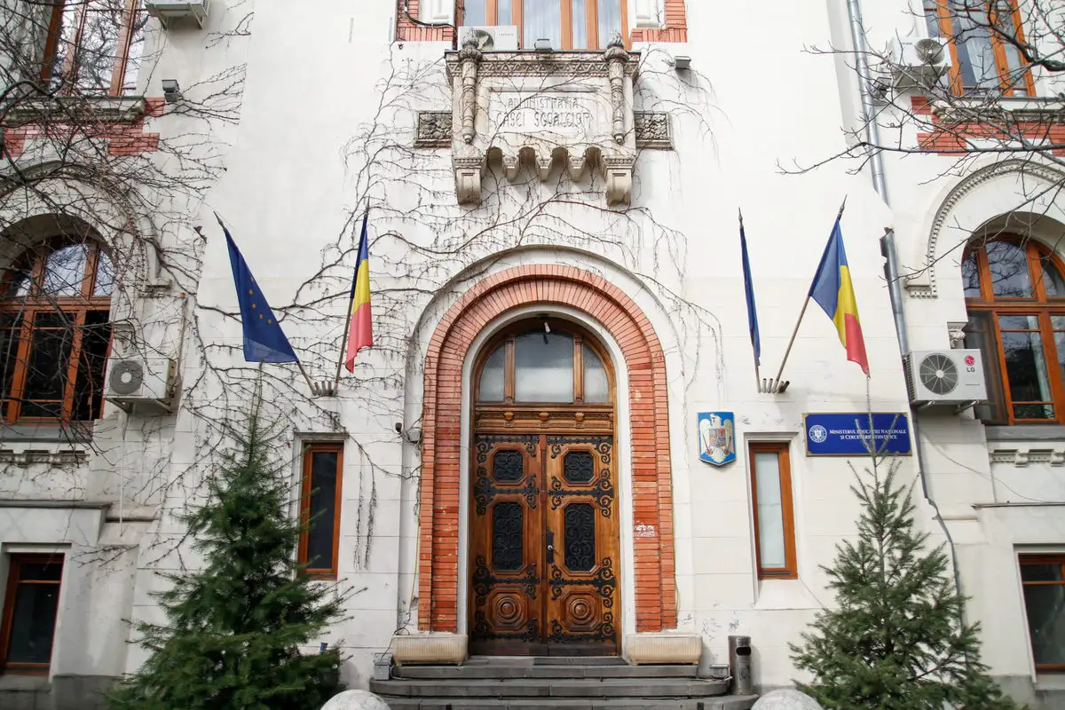 Read more about the article EduLeaks #7 – materiile și programele școlare sunt învechite