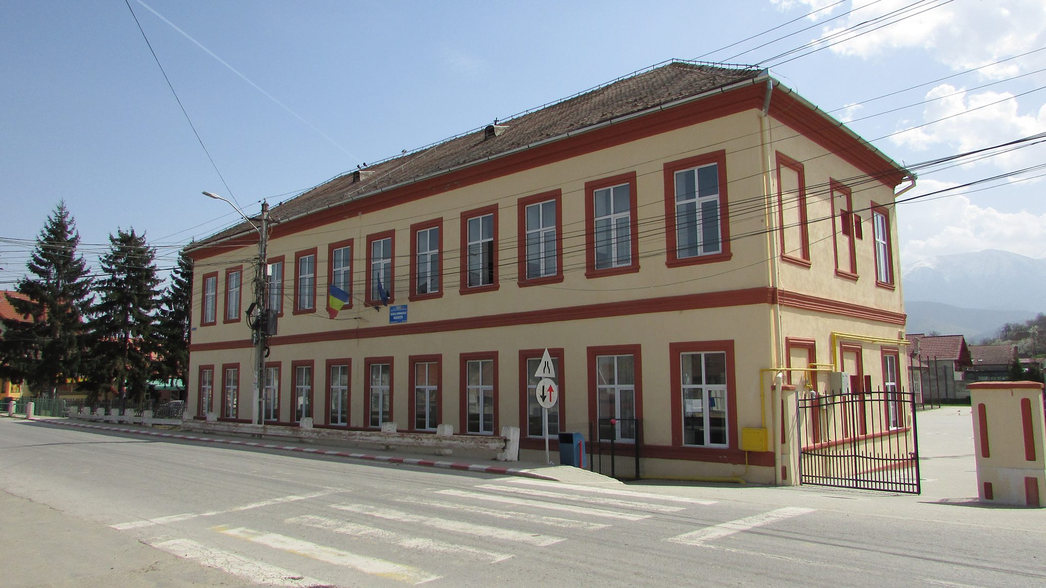 Read more about the article EduLeaks #9 – Nereguli în raportul de muncă cu școala – contracte inexistente, diferențe salariale